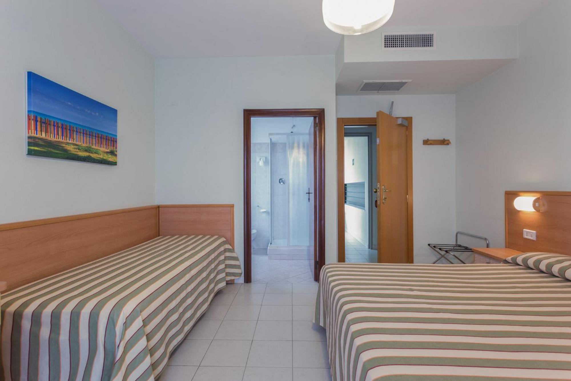Hotel Jollino Pineto Exterior photo