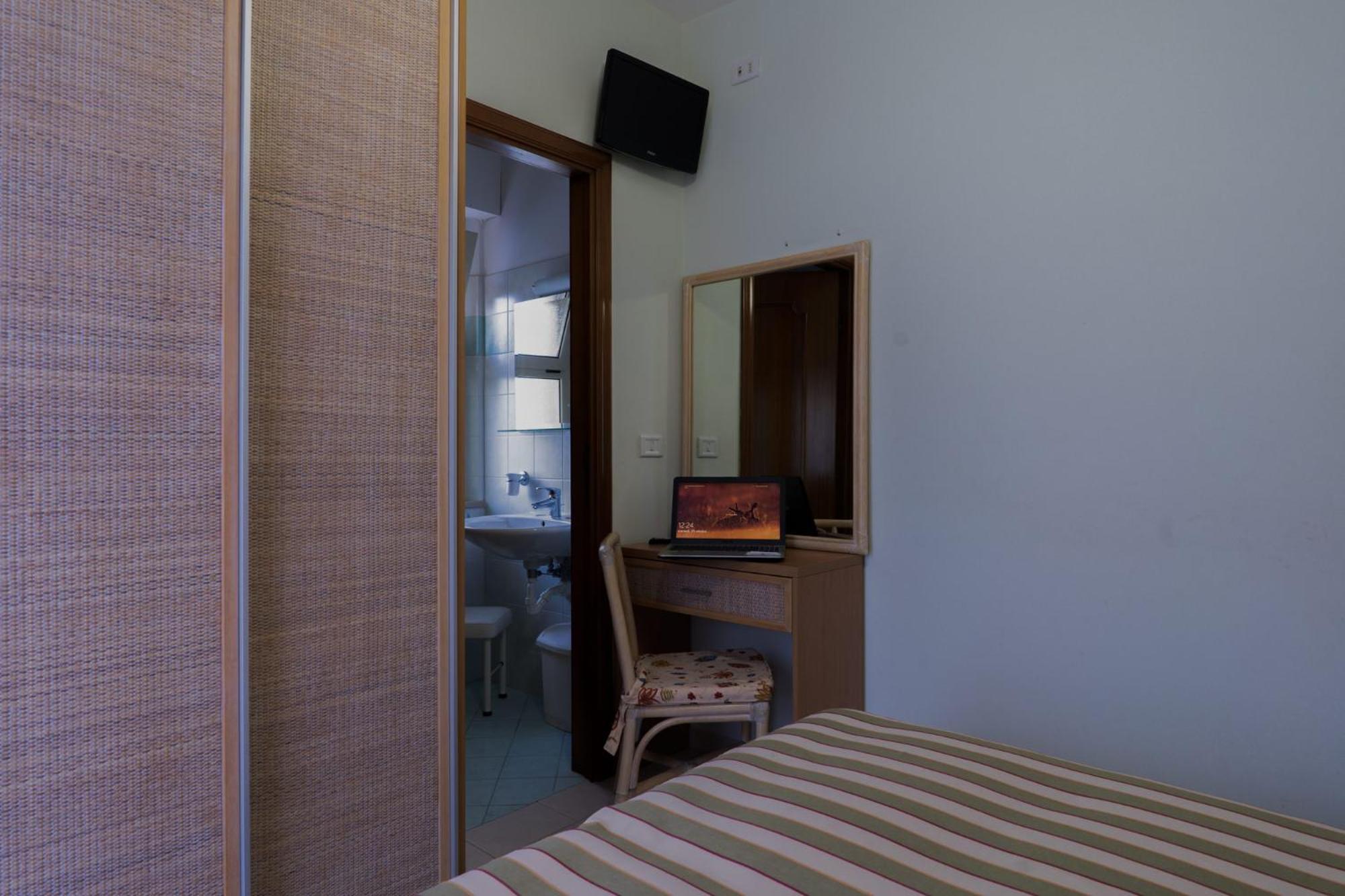 Hotel Jollino Pineto Exterior photo